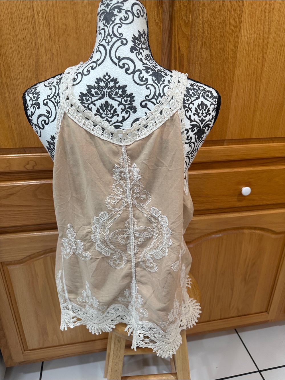 Ultra Pink NWT Beige Embroidered Lace Tank Top Boho Festival Cottagecore L - Picture 5 of 7